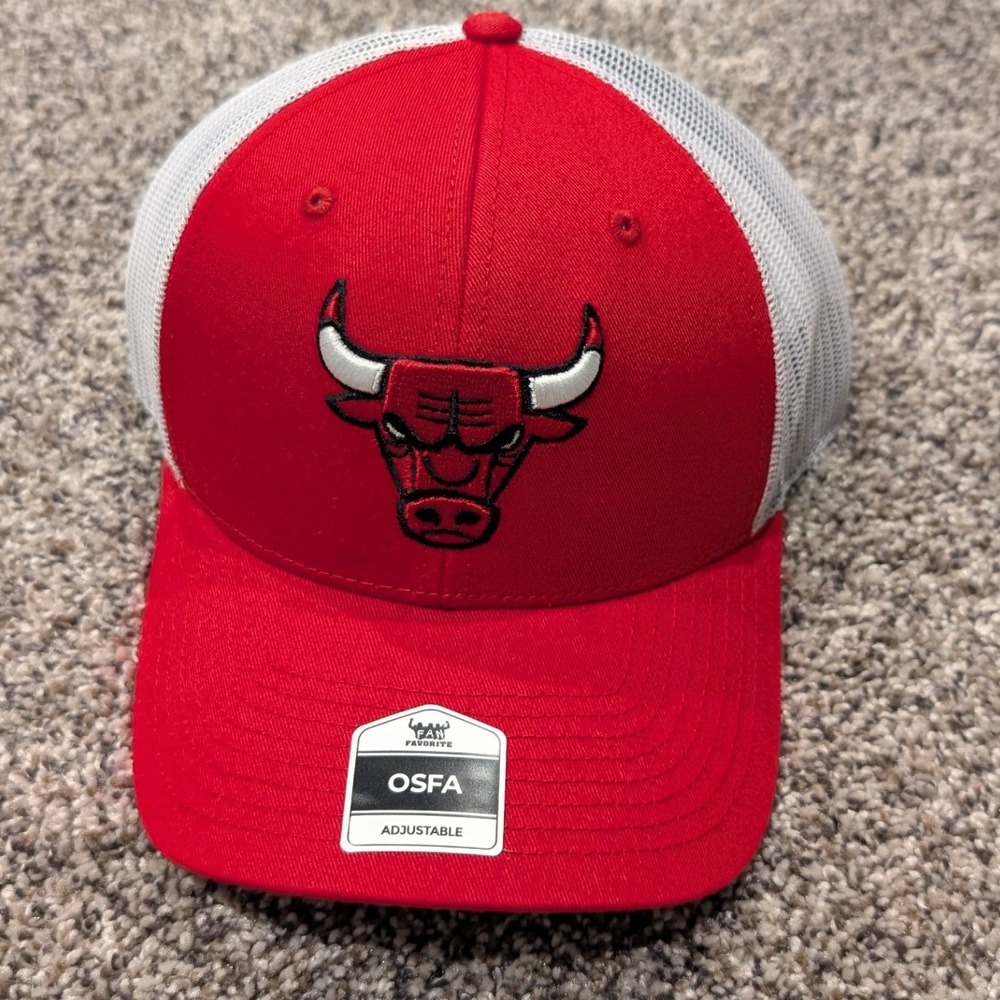 Fan Favorite Chicago Bulls Hat Unisex OSFA Red NWT Snapback Trucker Mesh Cap
